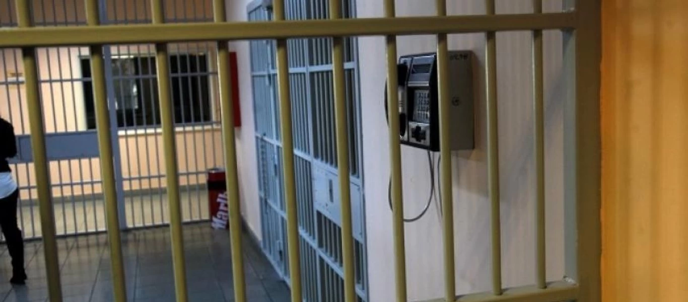 Πακιστανός κακοποίησε ομοεθνή του στα κρατητήρια στο Ηράκλειο!